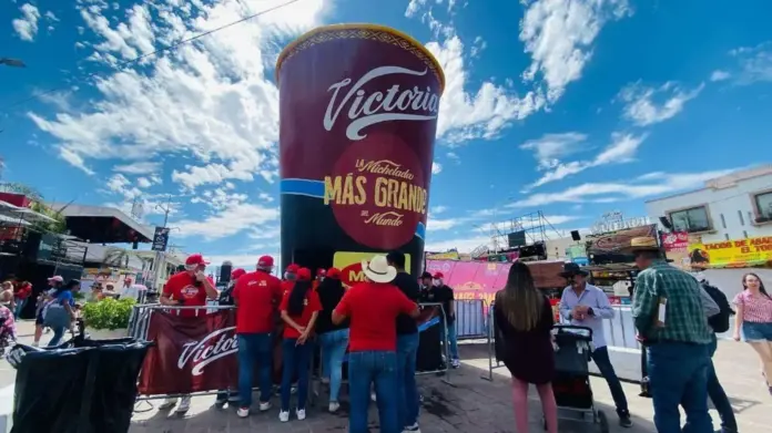 La michelada más grande del mundo se llevó a cabo en la Feria Nacional de San Marcos