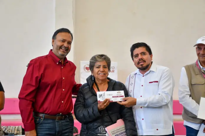 Julio Arreola refrenda su compromiso con el bienestar de los adultos mayores en Pátzcuaro