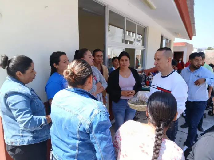 Julio César Conejo Alejos fortalece lazos con la comunidad escolar en El Fresno