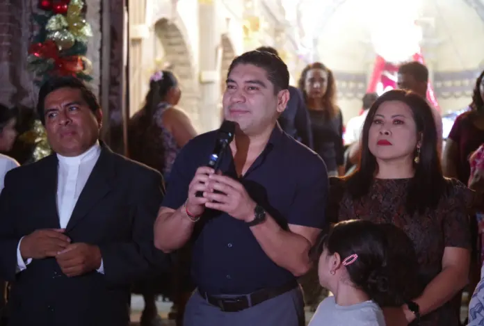 Ilumina Pablo Varona la Parroquia de San Juan Bautista en Huetamo
