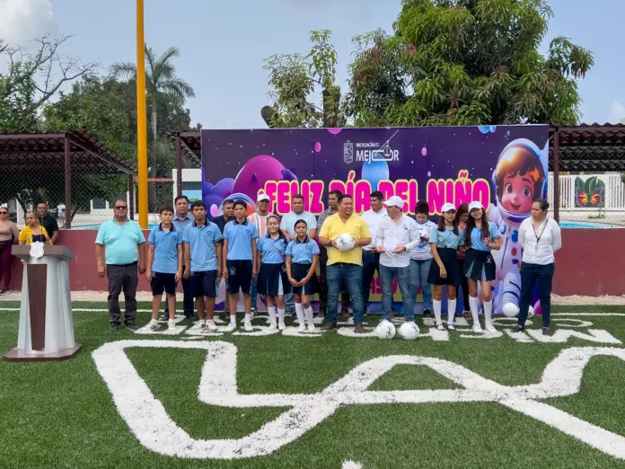 Manuel Esquivel Inaugura Cancha de Futbol 7 en Unidad Deportiva de LC