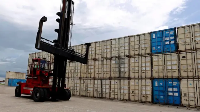 Caen exportaciones un 25 % de México por aranceles