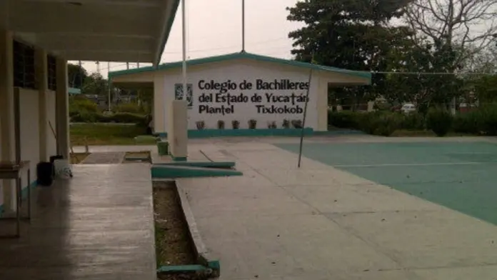 Maestro de Bachilleres detenido tras ser sorprendido con alumna menor de edad en callejón