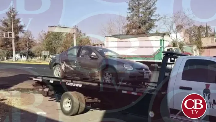 Vuelca su auto y queda ileso al sur de Morelia