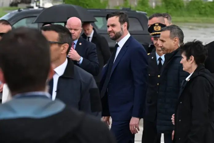 Nuevo papa critica las políticas migratorias de Trump