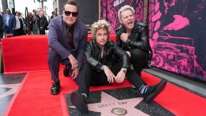 Green Day recibe estrella en el Paseo de la Fama de Hollywood tras casi 40 años de carrera