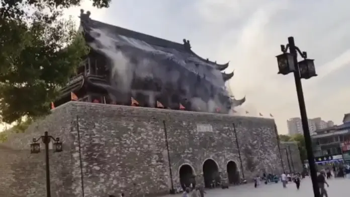 #Video: Colapsa el techo de la Torre de Tambor en China