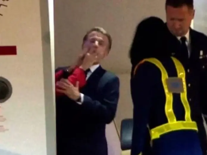 #Video: La esposa de Emmanuel Macron lo golpea en el rostro