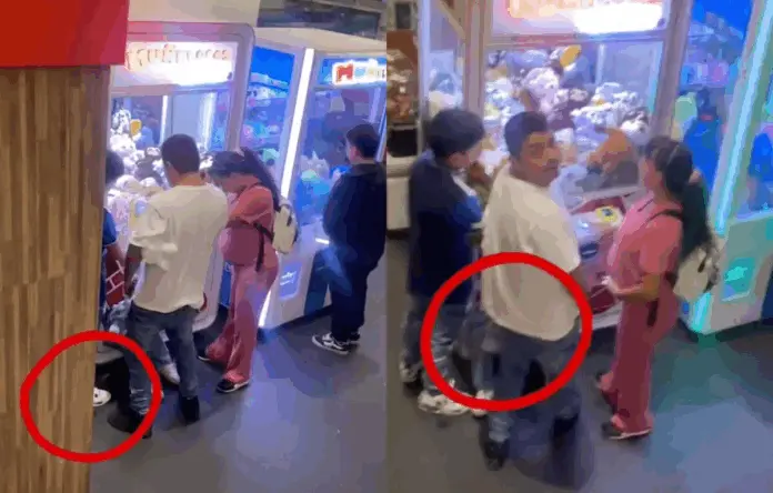 #Video: Familia usa a hija para sacar peluches en una máquina