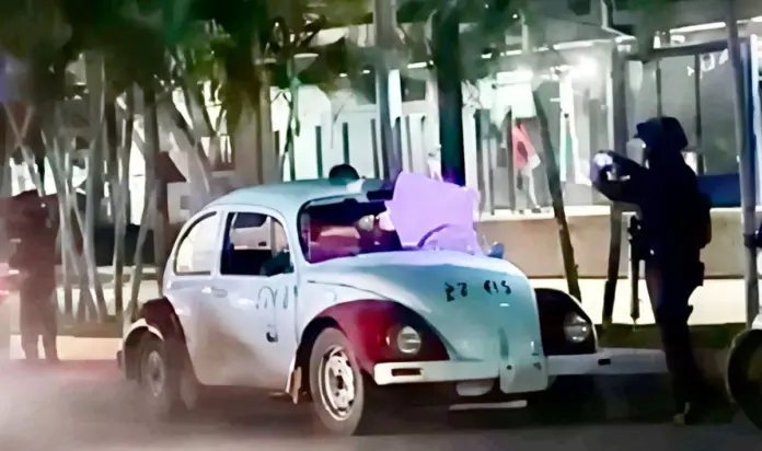 Hallan 5 cuerpos desmembrados dentro de un taxi en Acapulco