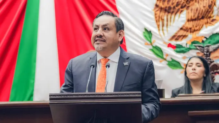 Establecer y sancionar la violencia que se manifiesta al negar el acceso a métodos anticonceptivos, al obstaculizar la interrupción legal del embarazo, al practicar esterilizaciones forzadas o al coaccionar decisiones, plantea el líder naranja