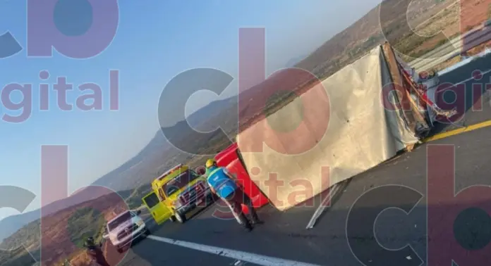 Vuelca camioneta en la Morelia-Pátzcuaro