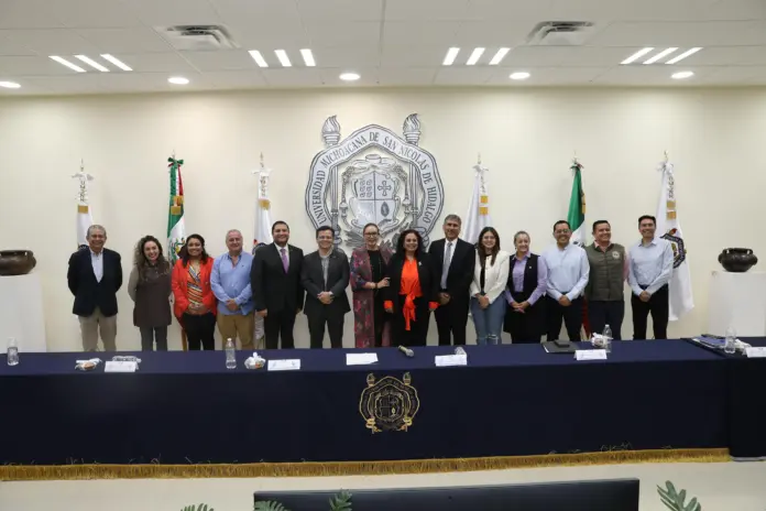 Red Juntos por Michoacán recibe donación de Fuente Digital Braille Espejo en beneficio del estudiantado
