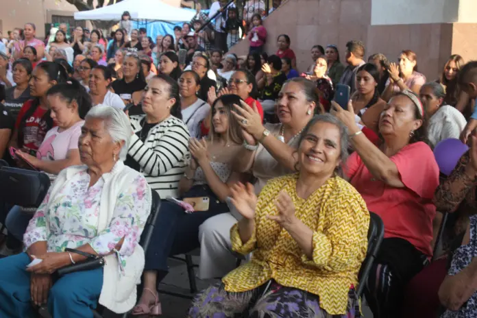 Queréndaro celebró a mamá con una rifa de más de 500 regalos