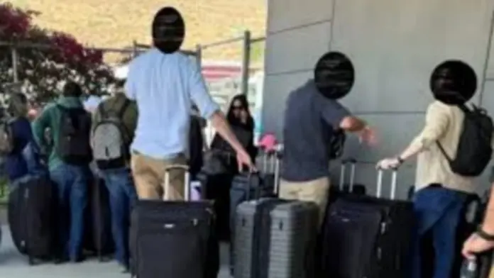 #Video: Se entregan 17 familiares de 'el Chapo', incluida la madre de Ovidio Guzmán