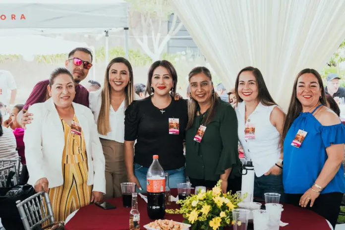 Reconoce Gobierno Municipal de Salvador Escalante a maestras y maestros en su día