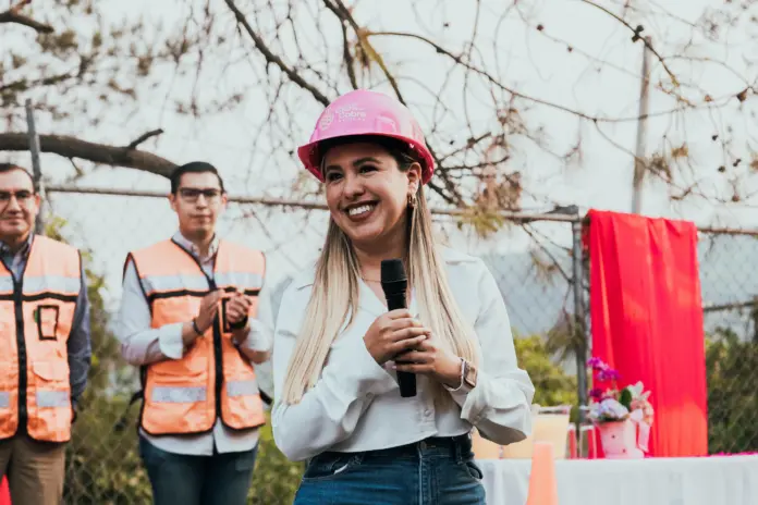 Arranca reencarpetamiento de vialidad principal en Tarascón, con más de 8 mil m² de mejora