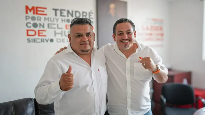 Para fortalecer a la fuerza naranja en las distintas regiones, el coordinador estatal de Movimiento Ciudadano en Michoacán, Víctor Manríquez González se reunió con líderes de distintos distritos para reforzar el trabajo político y social del partido e impulsar la participación ciudadana.