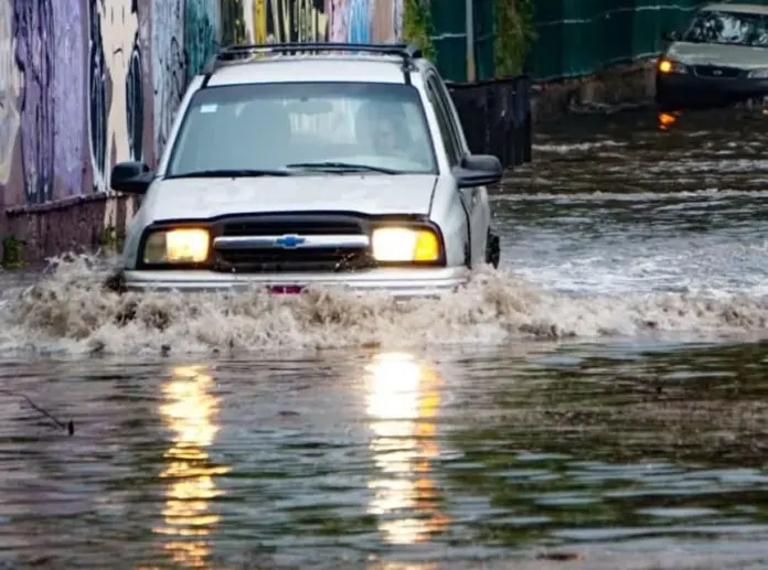 Por inundaciones, reconstrucción de Calzada Juárez continúa generando polémica y molestia en población de Morelia