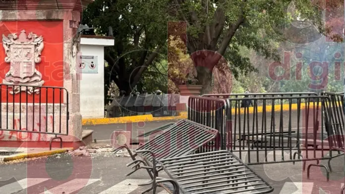 Con destrosos y daños materiales comuneros de Arantepacua se manifestaron este día