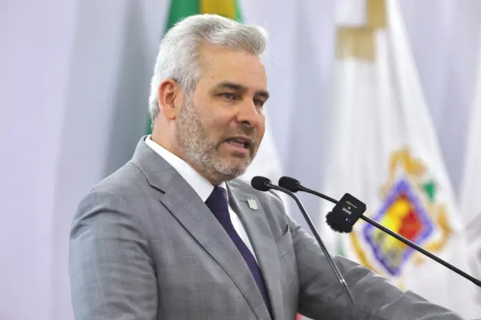 Diálogo permanente y abierto con sindicatos: Bedolla