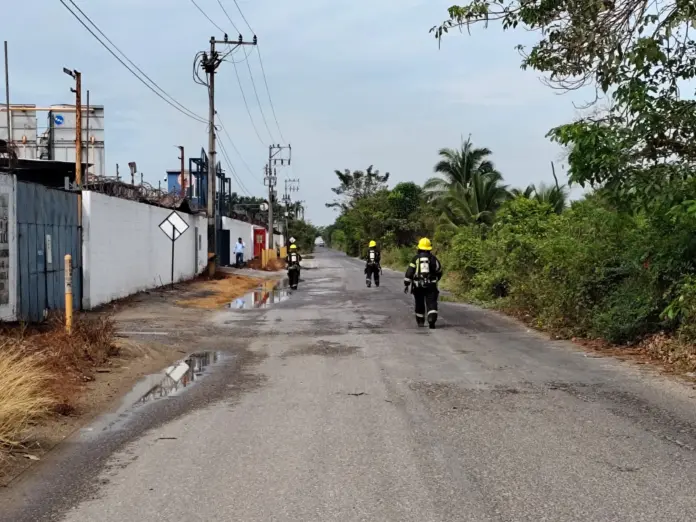 Protección Civil Municipal Atiende Incidente por Mantenimiento en Planta Co2 Liquid Lázaro Cárdenas