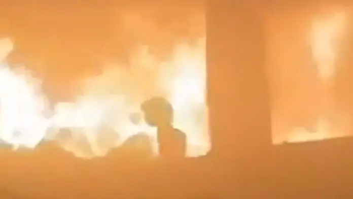 #Video: Captan a niño huyendo del fuego tras bombardeo en Gaza