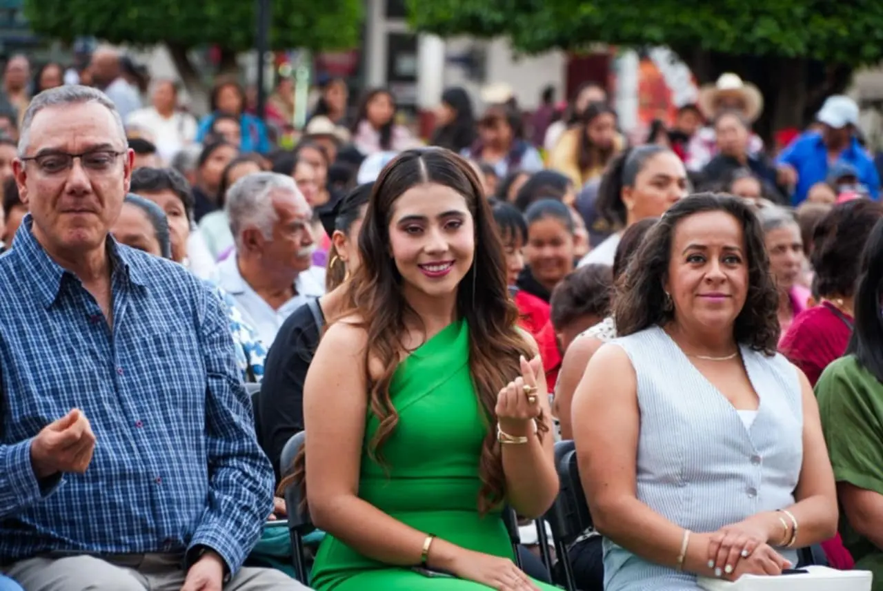 CON ÉXITO TOTAL YOHANA MENDOZA FESTEJA A LAS MAMÁS; VIVEN NOCHE DE CONCIERTO Y BAILE EN LA PLAZA PRINCIPAL DE ARIO CON ÉXITO TOTAL YOHANA MENDOZA FESTEJA A LAS MAMÁS; VIVEN NOCHE DE CONCIERTO Y BAILE EN LA PLAZA PRINCIPAL DE ARIO
