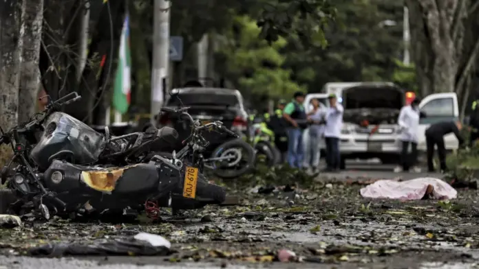 En Colombia hubo una explosión de coches dejando tanto muertos como heridos