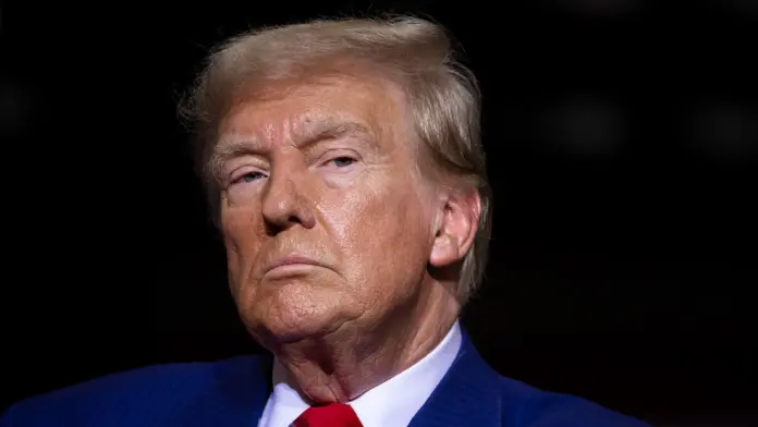Trump señala que se falsifico la firma de Biden en la anterior administración