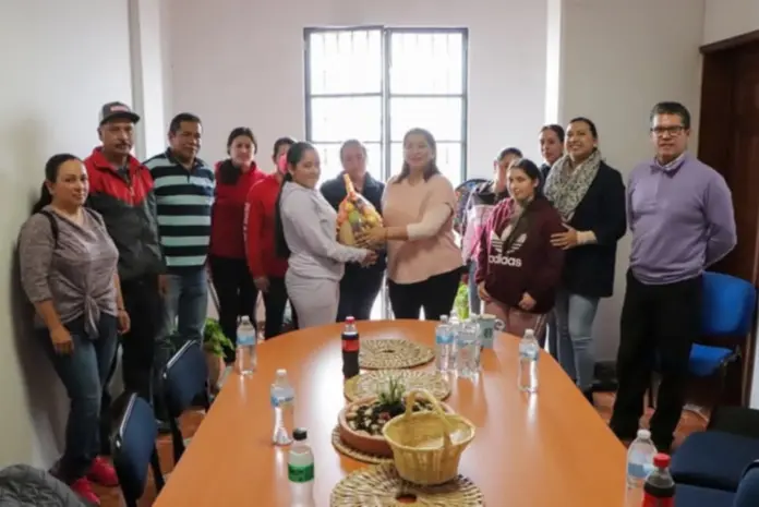 Será Alma Mireya González madrina de generación en Sanambo