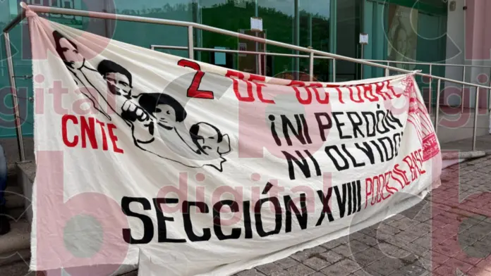 CNTE Poder de Base bloqueó entradas a bancos aledaños a la torre financiera