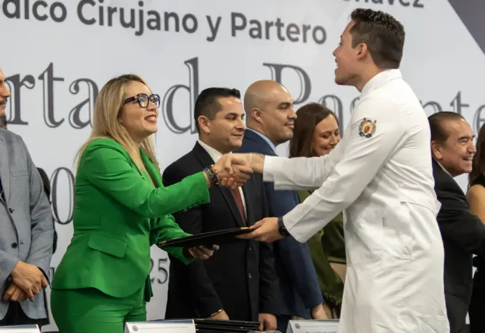 Ustedes son testimonio vivo de que los sueños se alcanzan, señala Yarabí Ávila ante graduados de Medicina