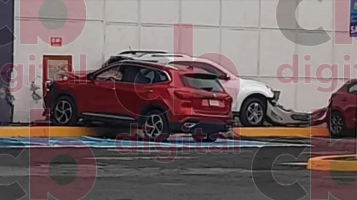 Choque de camionetas en el 