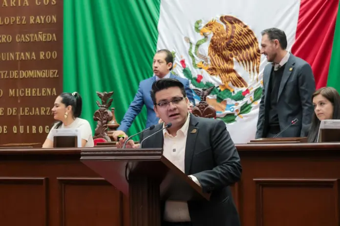 Urgente garantizar esquemas completos de vacunación en Michoacán: Toño Carreño