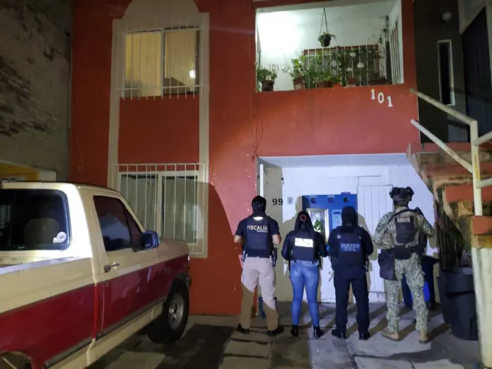Fiscalía General asegura más de mil 200 dosis de metanfetamina durante cateos realizados en Morelia