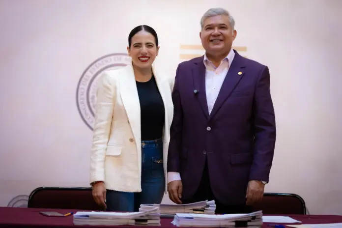 En acto de Entrega - Recepción, Giulianna Bugarini recibe formalmente la Presidencia de la Mesa Directiva del Congreso
