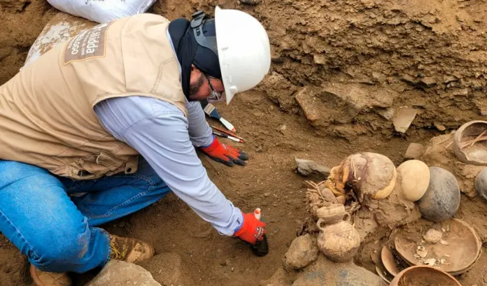 #Video: Hallan momia de aproximadamente mil años de antigüedad mientras se realizaban obras subterráneas en Perú