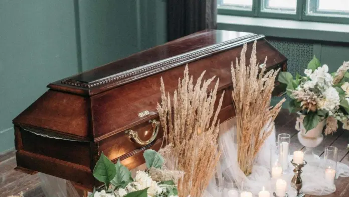 #Nacional Pasó una semana en el lugar #CBTV https://cbtelevision.com.mx/abandonan-cuerpo-de-abuelito-en-funeraria-de-nuevo-leon/