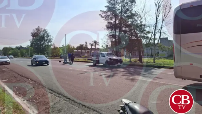 Motociclista herido al chocar con una camioneta en Morelia