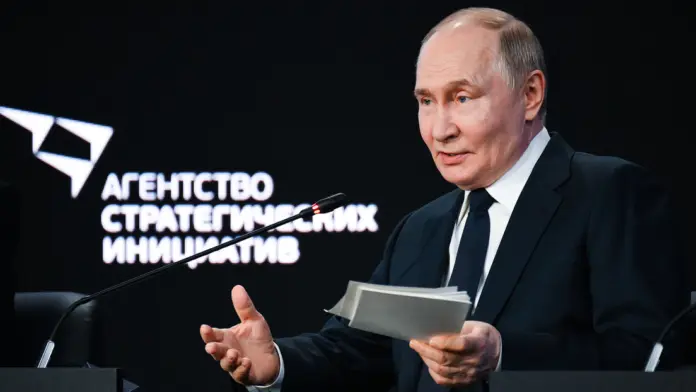 Putin afirma que la familia tradicional debe ponerse de “moda” en Rusia