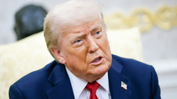 Trump amenaza a Rusia con aranceles del 100 %