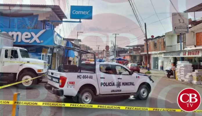 Balean una tienda de pinturas Comex en Uruapan