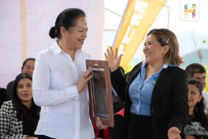 Jeovana Alcántar, inauguró un aula y arrancó los trabajos de la fachada y barda perimetral del CECYTE 17 Plantel Ciudad Hidalgo
