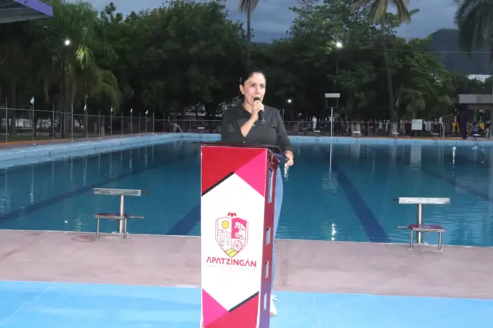 Fanny Arreola inaugura la Rehabilitación de la alberca olímpica y sus instalaciones.
