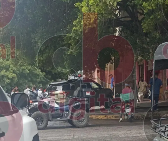 Choque múltiple genera caos en el centro de Apatzingán