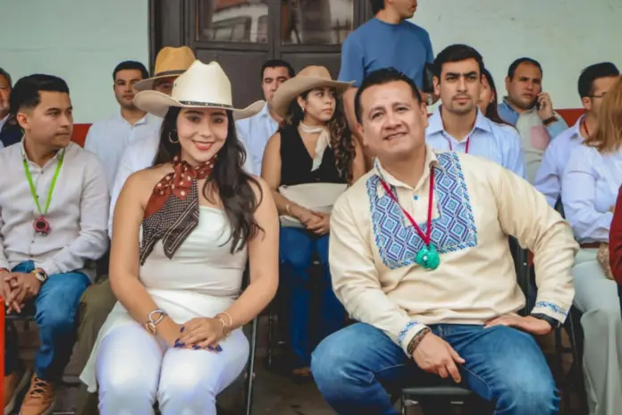 Yohana Mendoza respalda a Carlos Torres Piña: 