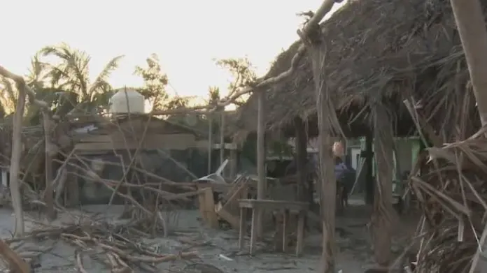 Existen afectaciones en la costa de Michoacán por paso de Huracán Flossie informó Roberto Monroy