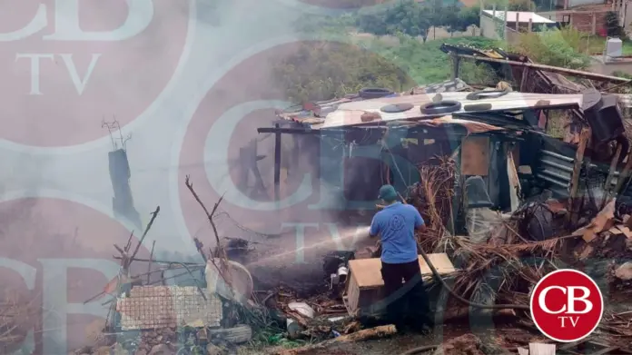 Se quema una vivienda en la colonia Bicentenario de Apatzingán