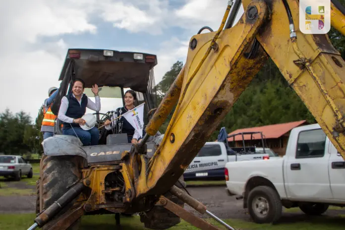 Jeovana Alcántar, arrancó los trabajos de construcción de la techumbre en el CEMSAD 36 de la Tenencia de Huajumbaro.
